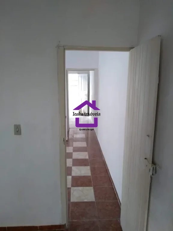 Casa à venda com 1 quarto, 230m² - Foto 2