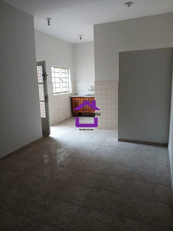 Casa para alugar com 2 quartos, 100m² - Foto 1