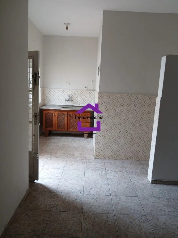 Casa para alugar com 2 quartos, 100m² - Foto 2