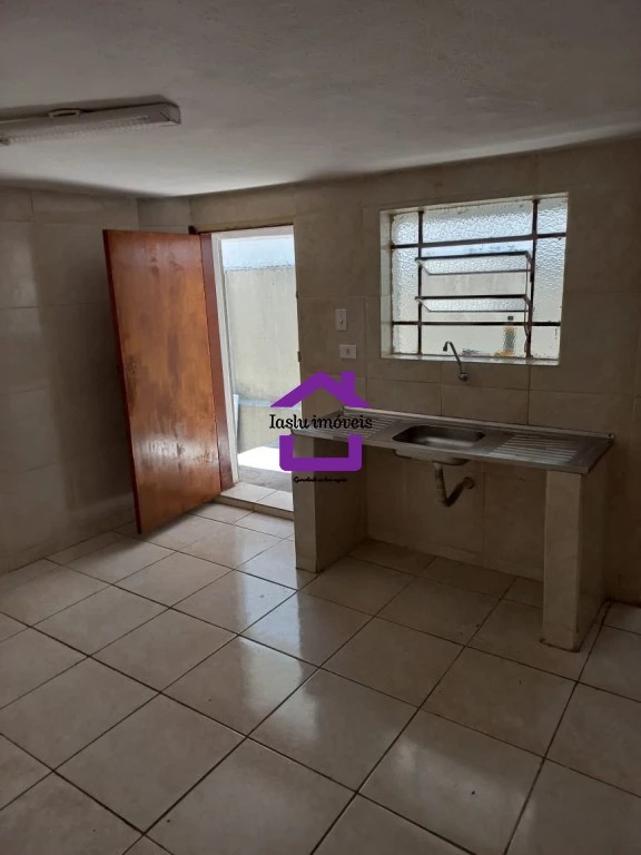 Casa para alugar com 1 quarto, 70m² - Foto 1