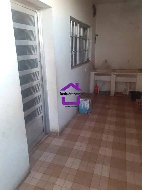 Casa para alugar com 2 quartos, 50m² - Foto 3