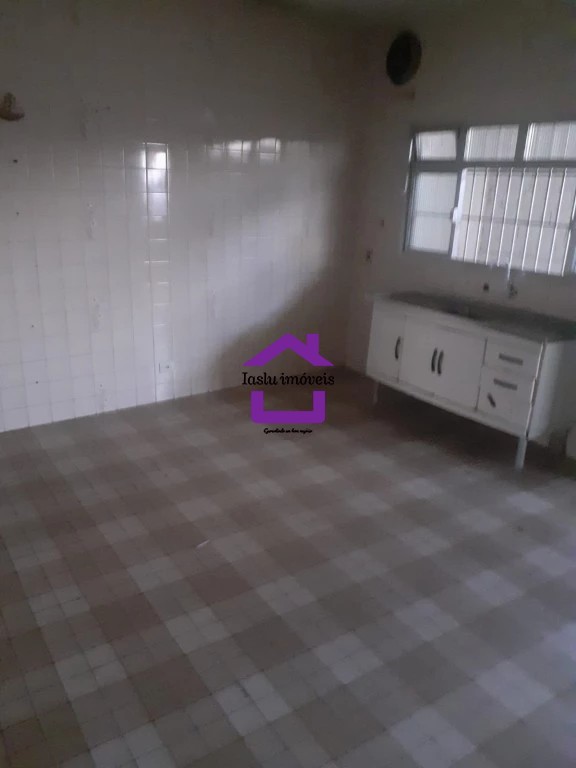 Casa para alugar com 2 quartos, 50m² - Foto 13