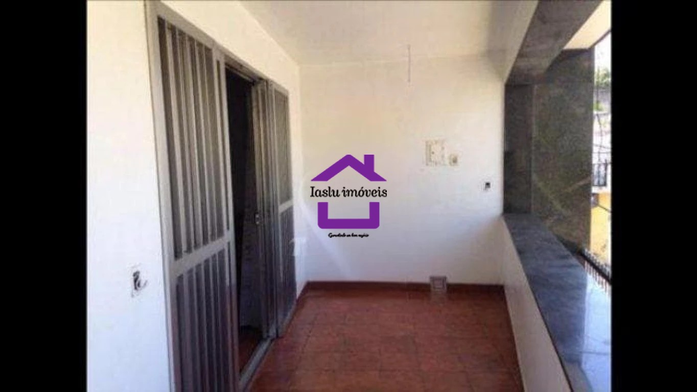 Casa à venda com 3 quartos, 224m² - Foto 2