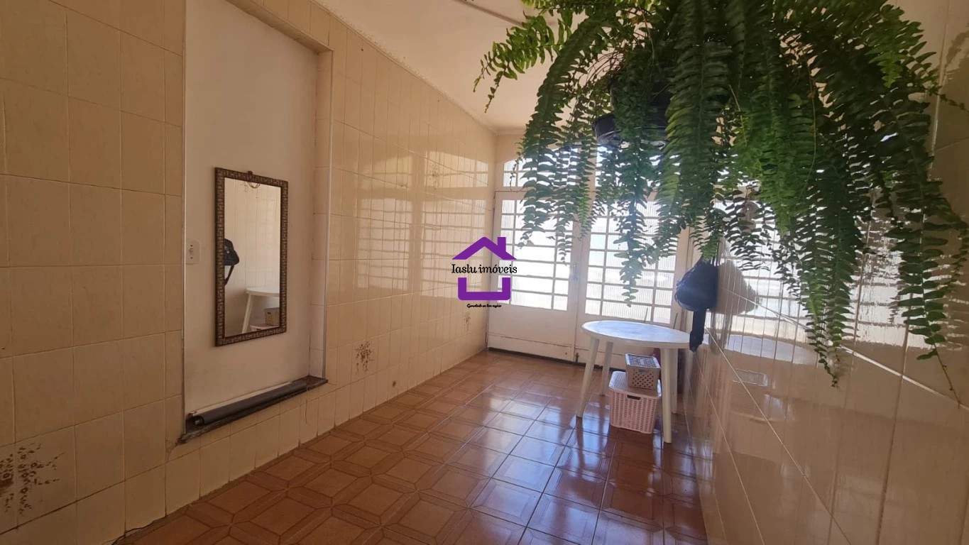 Casa à venda com 5 quartos, 187m² - Foto 4