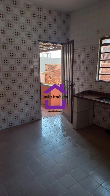 Casa para alugar com 1 quarto, 60m² - Foto 7