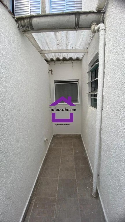 Casa para alugar com 2 quartos, 70m² - Foto 11