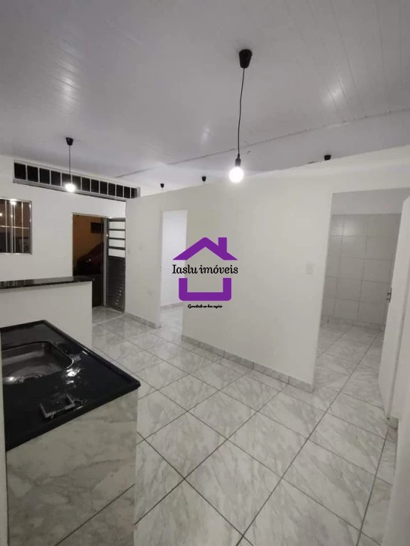 Casa para alugar com 2 quartos, 40m² - Foto 1