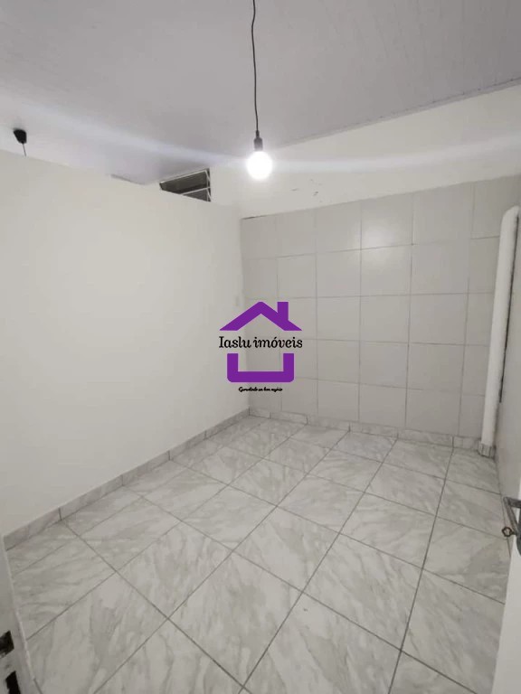 Casa para alugar com 2 quartos, 40m² - Foto 2