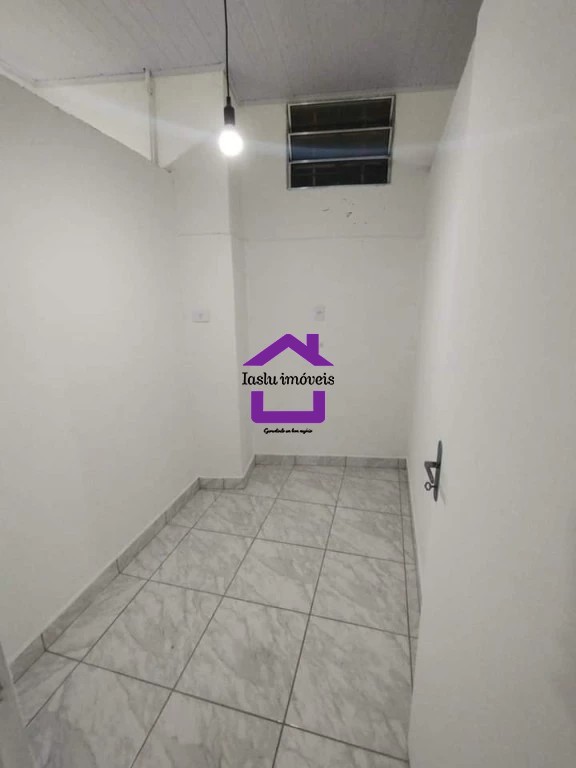 Casa para alugar com 2 quartos, 40m² - Foto 4