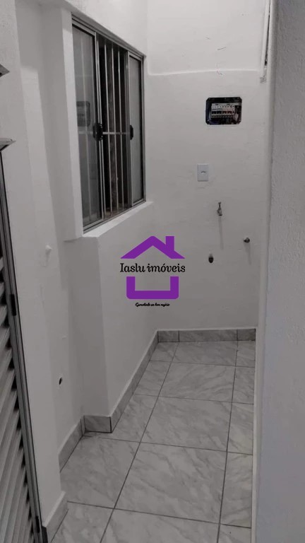 Casa para alugar com 2 quartos, 40m² - Foto 12