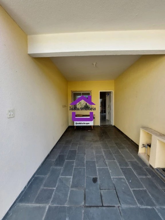 Casa de Condomínio para alugar com 3 quartos, 82m² - Foto 1