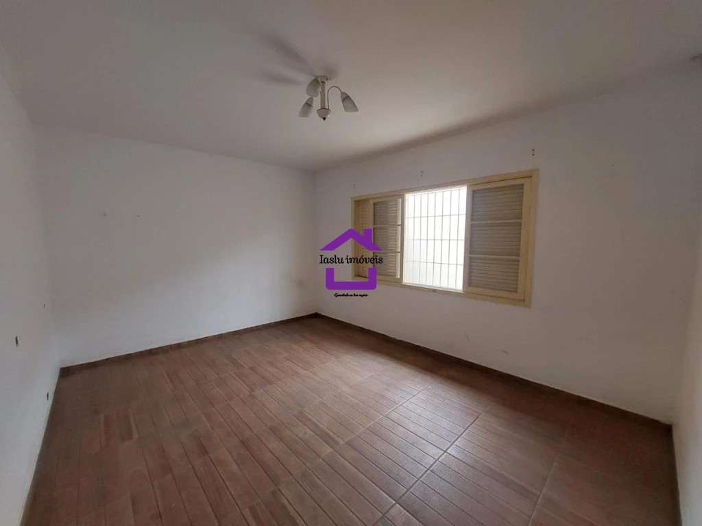 Casa para alugar com 5 quartos, 220m² - Foto 4