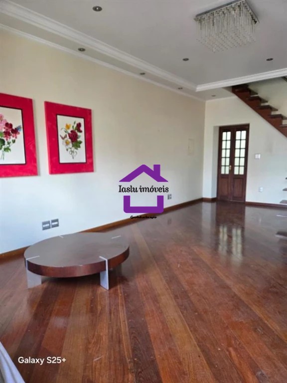 Sobrado à venda com 3 quartos, 303m² - Foto 1