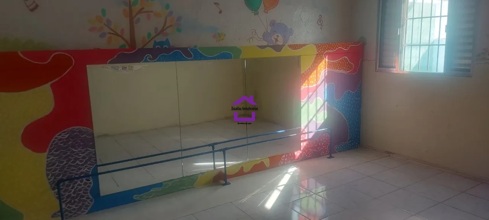 Sobrado à venda com 4 quartos, 390m² - Foto 1