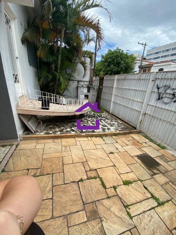 Casa para alugar com 3 quartos, 200m² - Foto 2