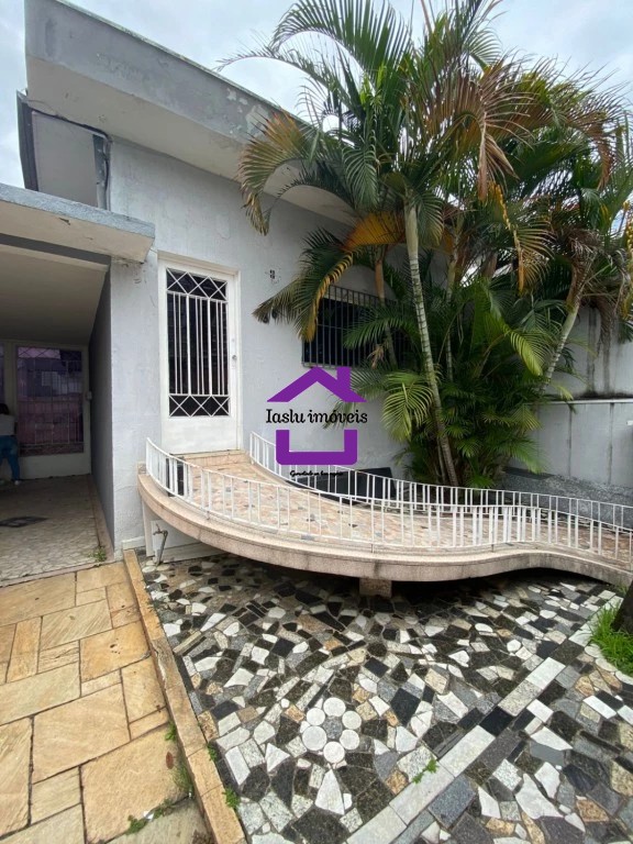 Casa para alugar com 3 quartos, 200m² - Foto 1