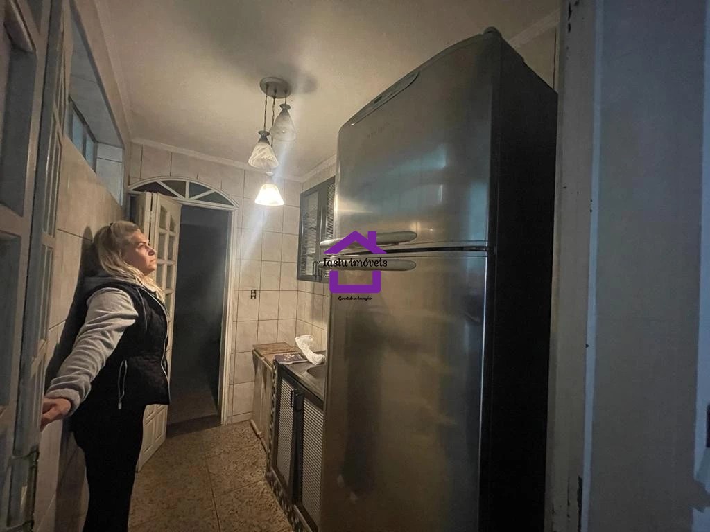 Casa à venda com 4 quartos, 140m² - Foto 2
