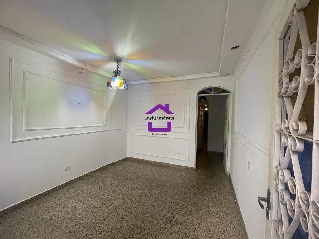 Casa à venda com 4 quartos, 140m² - Foto 1
