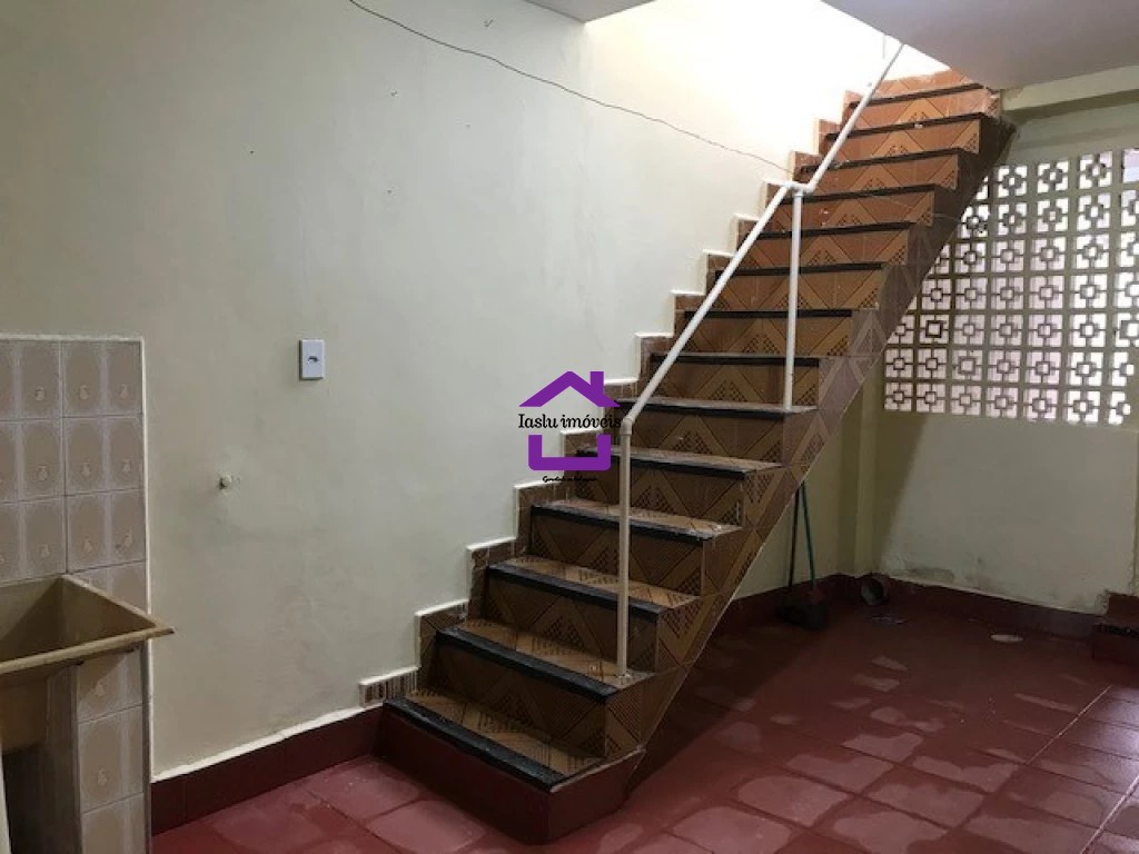 Casa para alugar com 2 quartos, 160m² - Foto 4