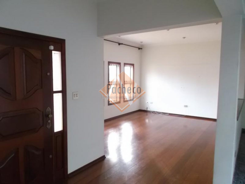 Casa à venda com 3 quartos, 243m² - Foto 2