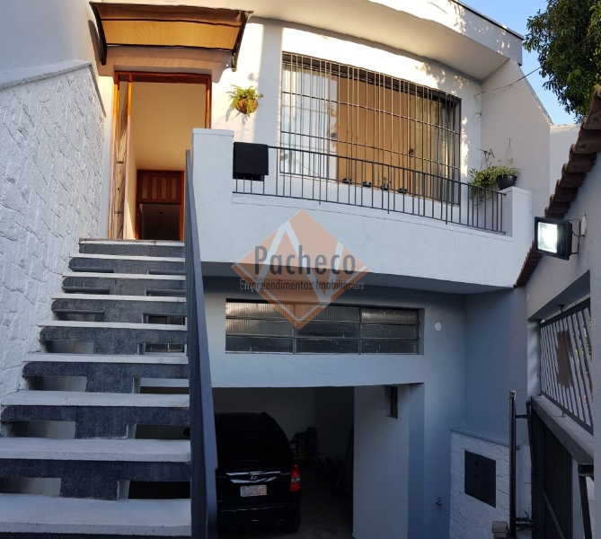 Casa à venda com 3 quartos, 194m² - Foto 1