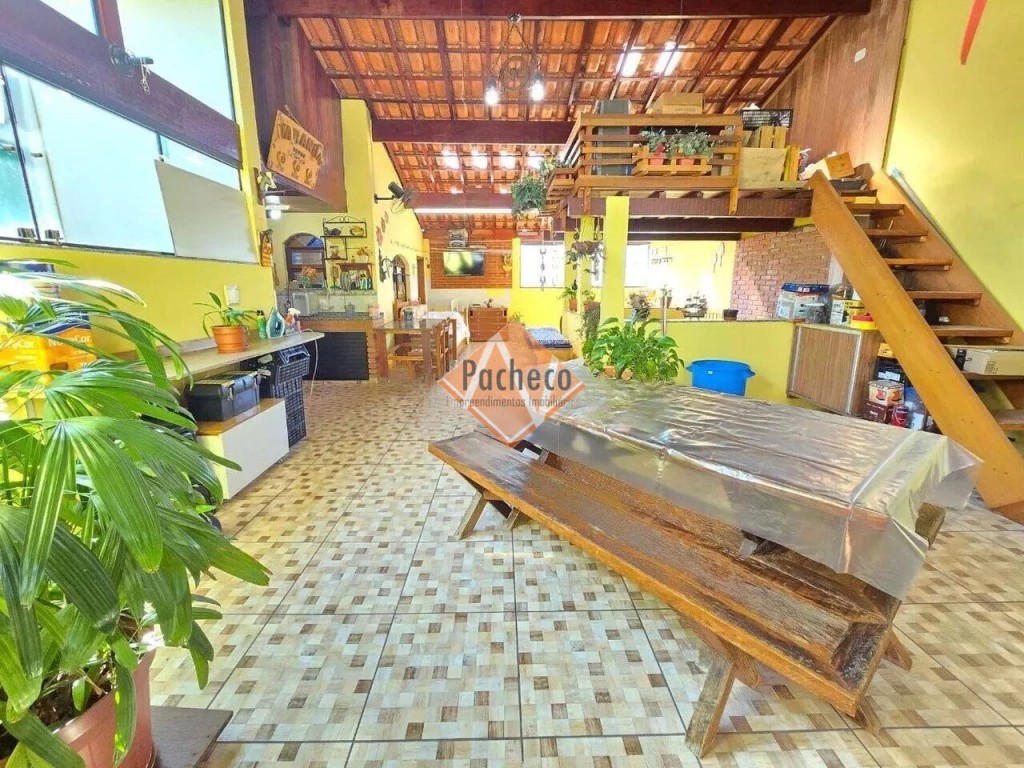 Sobrado, 2 quartos, 304 m² - Foto 1