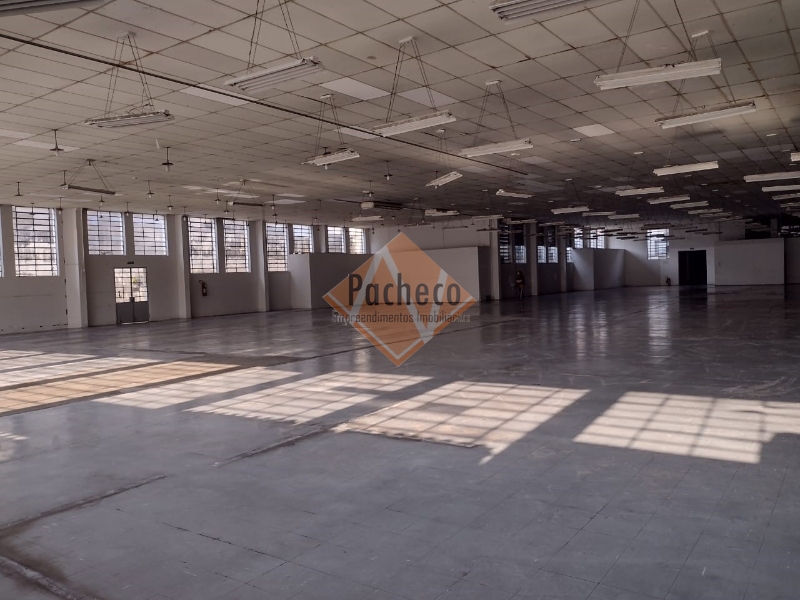 Depósito-Galpão-Armazém à venda, 2140m² - Foto 1