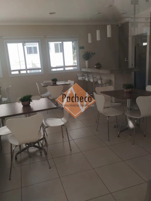 Apartamento à venda com 2 quartos, 40m² - Foto 17