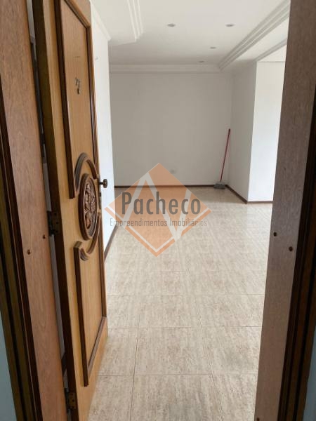 Apartamento à venda com 3 quartos, 117m² - Foto 2