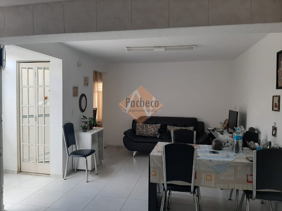 Sobrado à venda com 3 quartos, 217m² - Foto 1