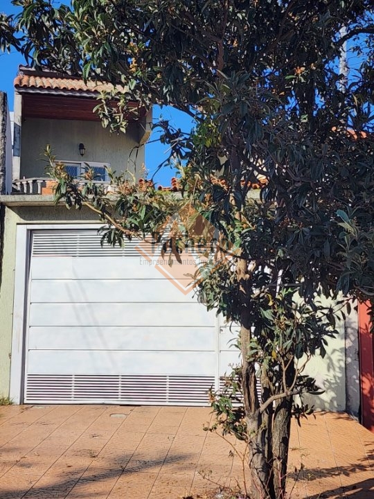 Sobrado à venda com 3 quartos, 200m² - Foto 1