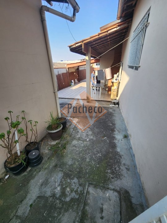 Casa à venda com 3 quartos, 100m² - Foto 5