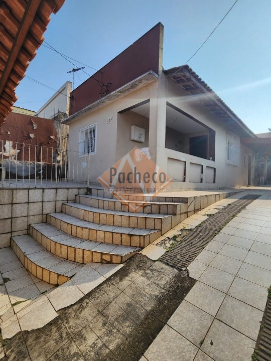 Casa à venda com 3 quartos, 100m² - Foto 1