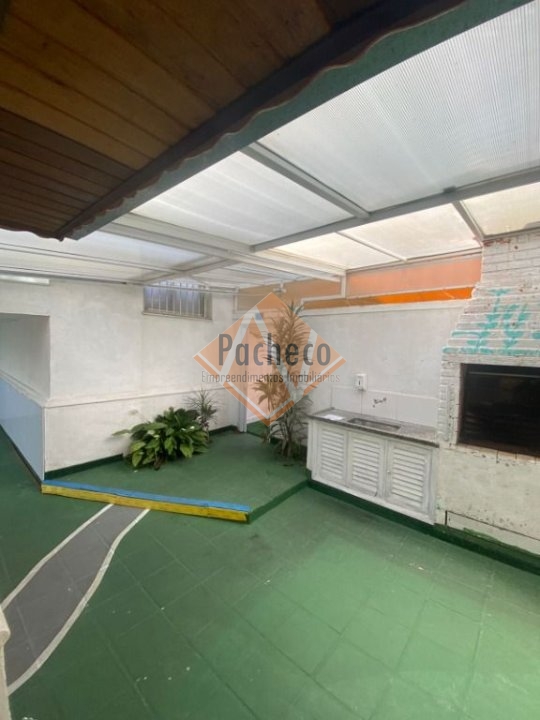 Casa à venda com 3 quartos, 225m² - Foto 2