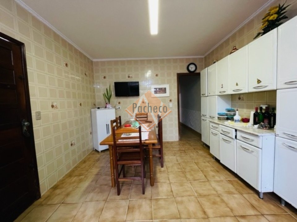 Casa à venda com 3 quartos, 180m² - Foto 11