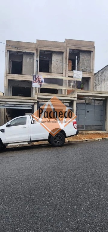 Sobrado à venda com 3 quartos, 200m² - Foto 1