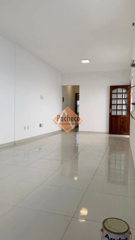 Casa à venda e aluguel com 3 quartos, 111m² - Foto 1