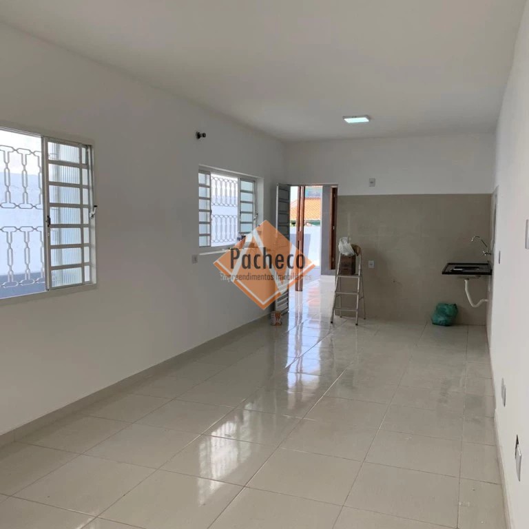 Casa à venda e aluguel com 3 quartos, 111m² - Foto 2