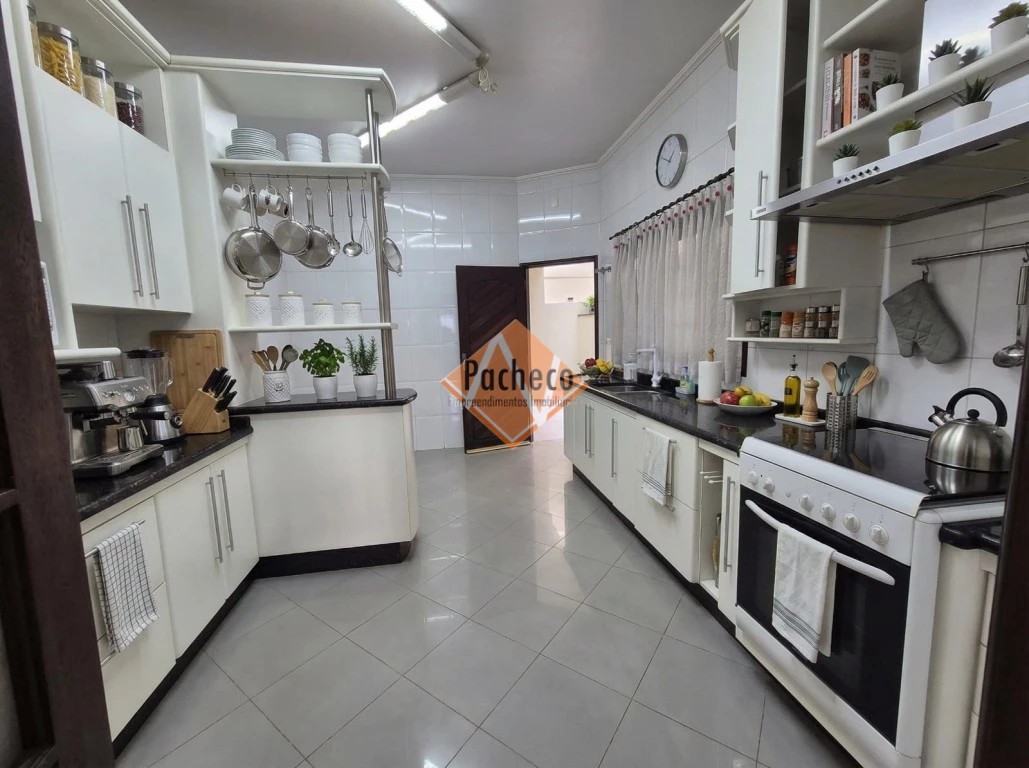 Sobrado, 3 quartos, 303 m² - Foto 3