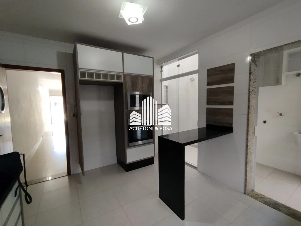 Sobrado à venda com 3 quartos, 200m² - Foto 2