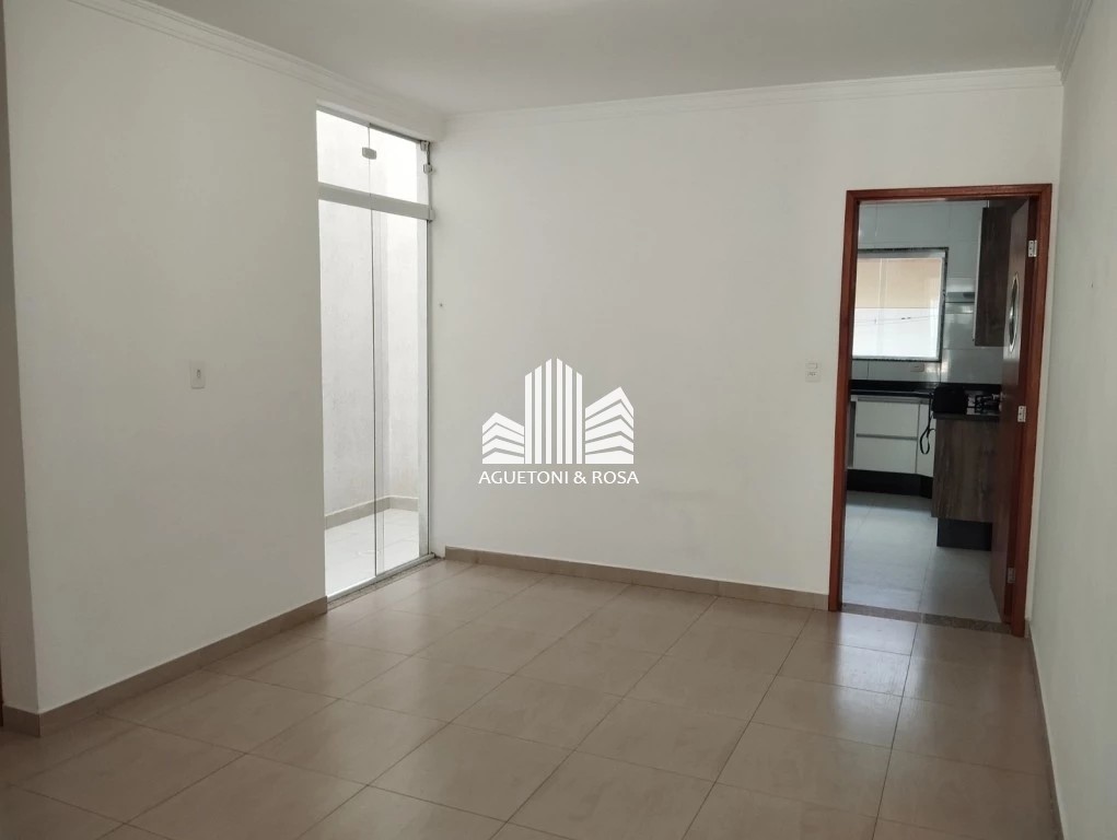 Sobrado à venda com 3 quartos, 200m² - Foto 4