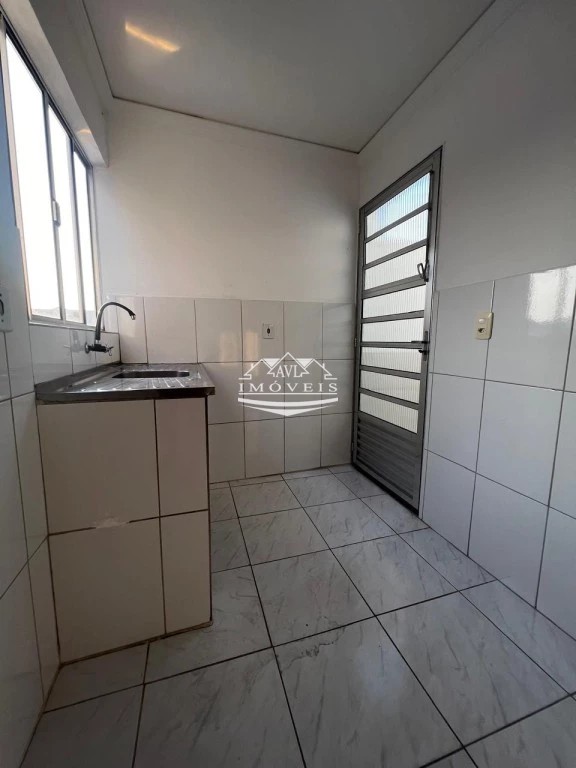 Casa para alugar com 2 quartos, 45m² - Foto 8