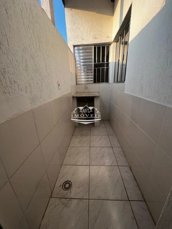 Casa para alugar com 2 quartos, 45m² - Foto 9