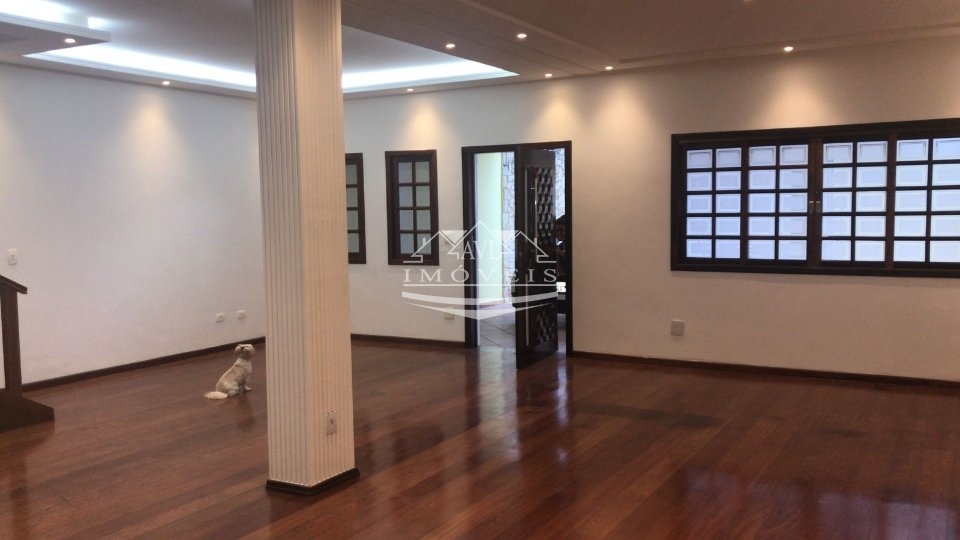 Sobrado à venda com 4 quartos, 480m² - Foto 1