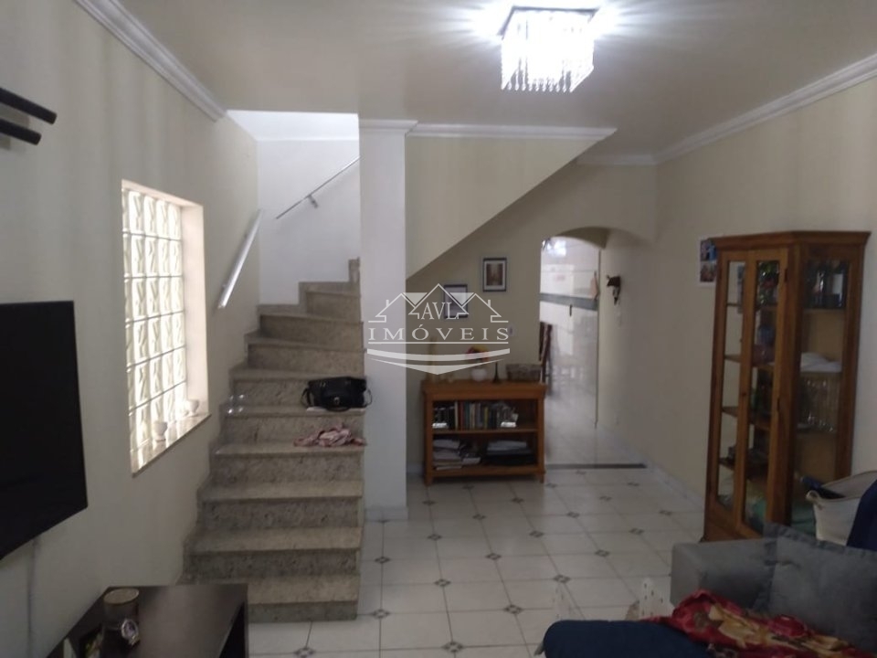 Sobrado à venda com 3 quartos, 200m² - Foto 2