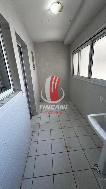 Apartamento para alugar com 3 quartos, 106m² - Foto 11