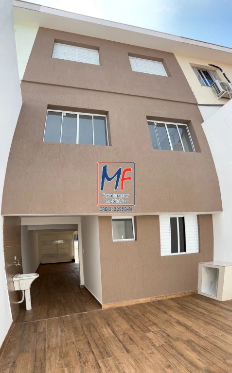 Sobrado à venda com 4 quartos, 180m² - Foto 1