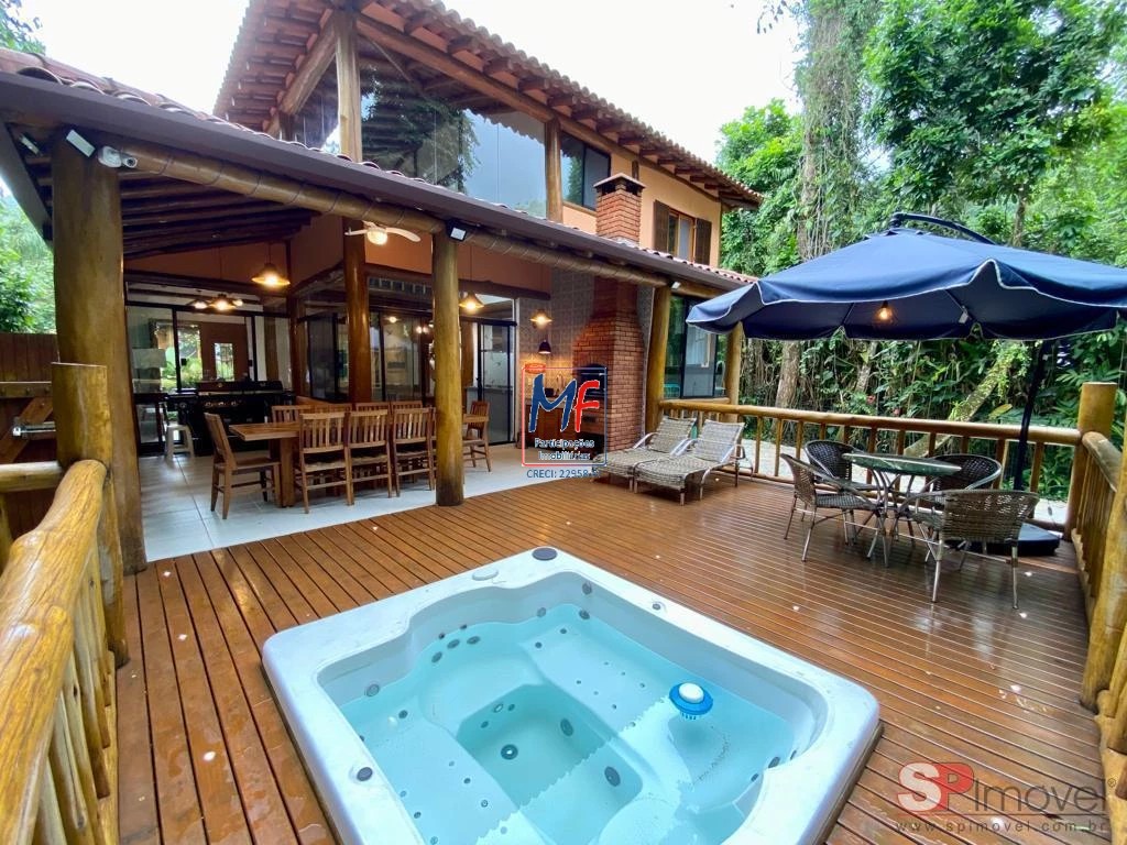 Casa de Condomínio à venda com 4 quartos, 250m² - Foto 1